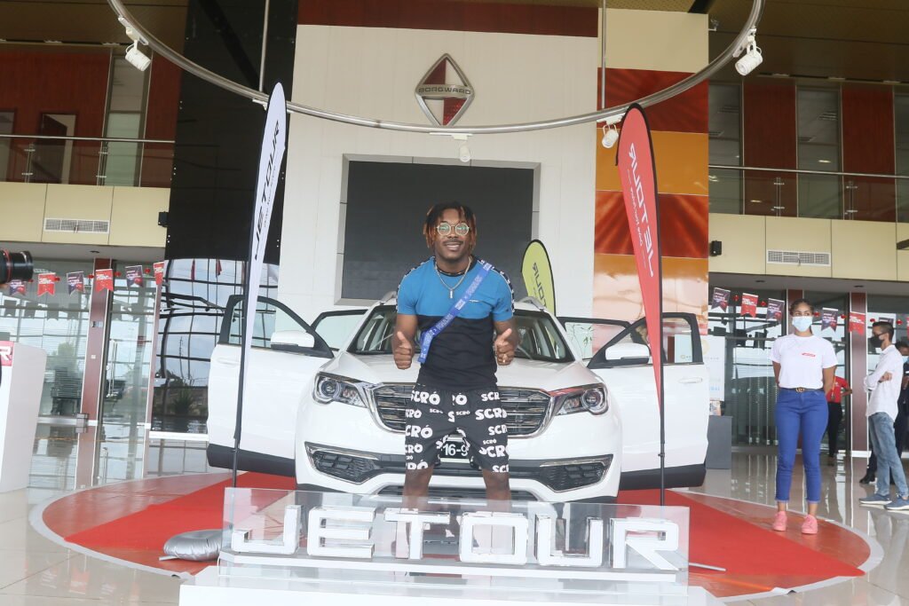 Scro Q Cuia recebe prémio do “Luta pela fama”