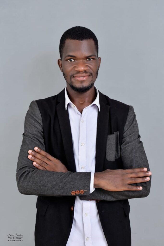 Escritor Mwyela apela por apoios para publicação de seus livros