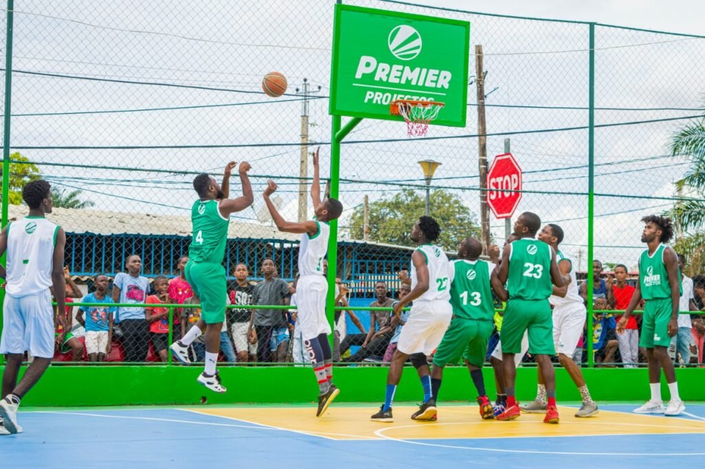 Premier projectos reabilita quadra desportiva do cariango