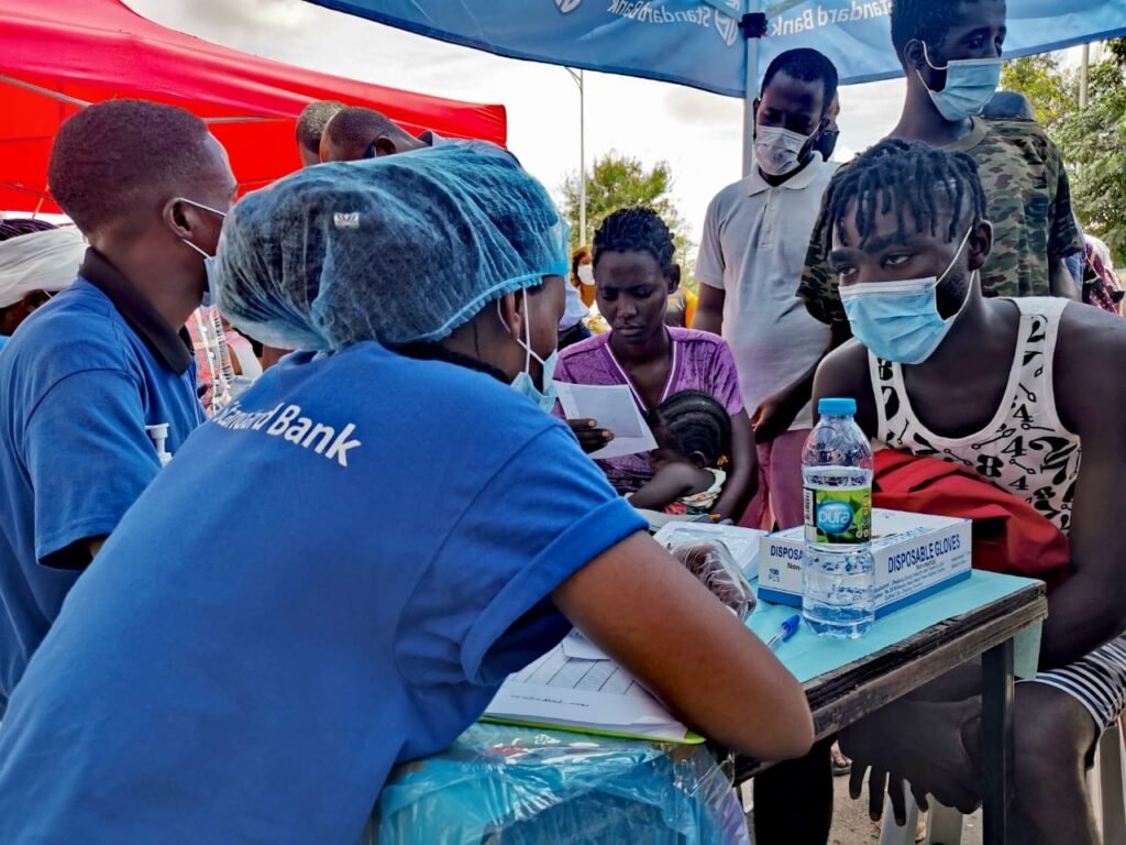 Heróis de Azul proporcionam consultas gratuitas na casa da Juventude em Viana