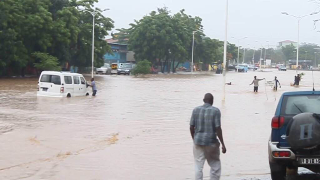 14 óbitos e prejuízos incalculáveis em 7 horas de chuva em Luanda