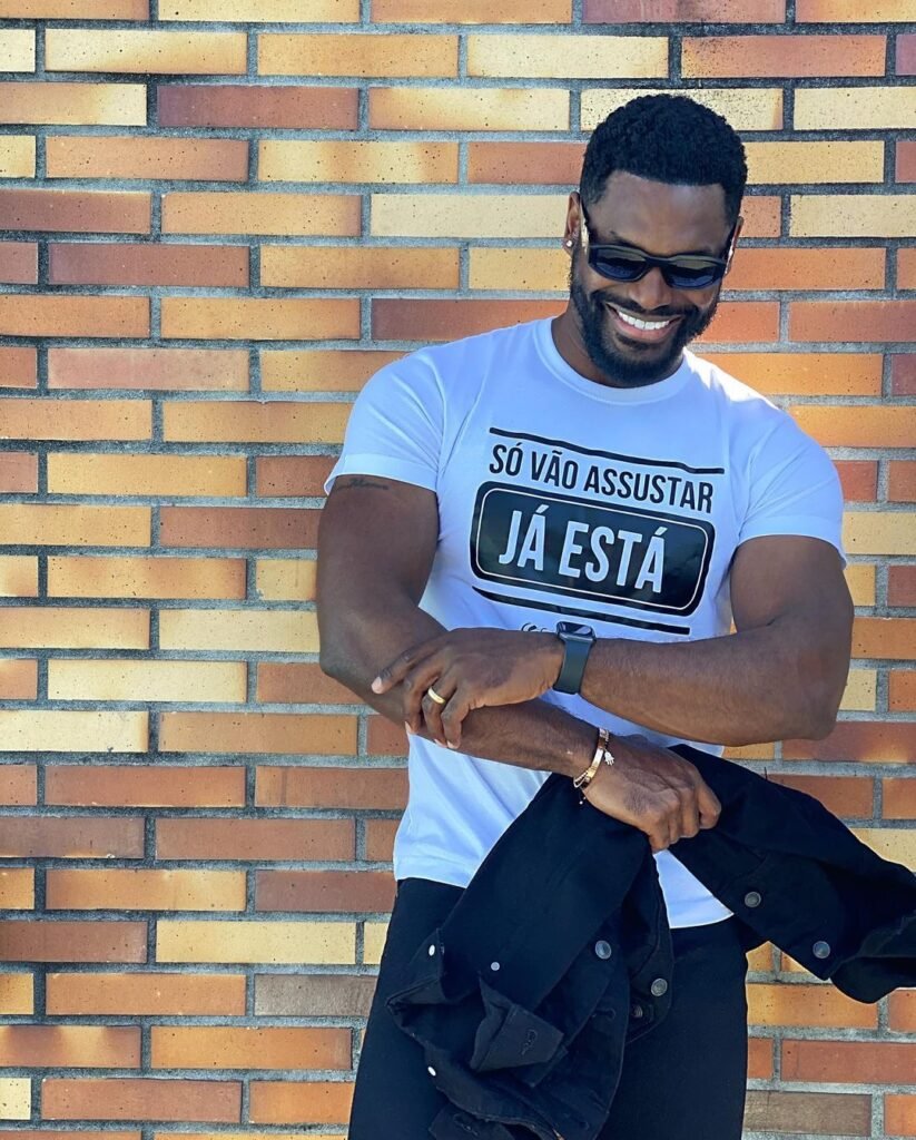 Fredy Costa lança coleção de t-shirts com o slogan popular “Só vão assustar já está”