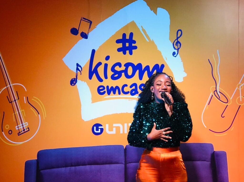 Arieth Feijó estreia música Te amo no Kisom em casa