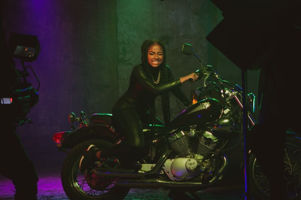 “Relaxou” novo tema de Malunne chega às plataformas digitais em breve