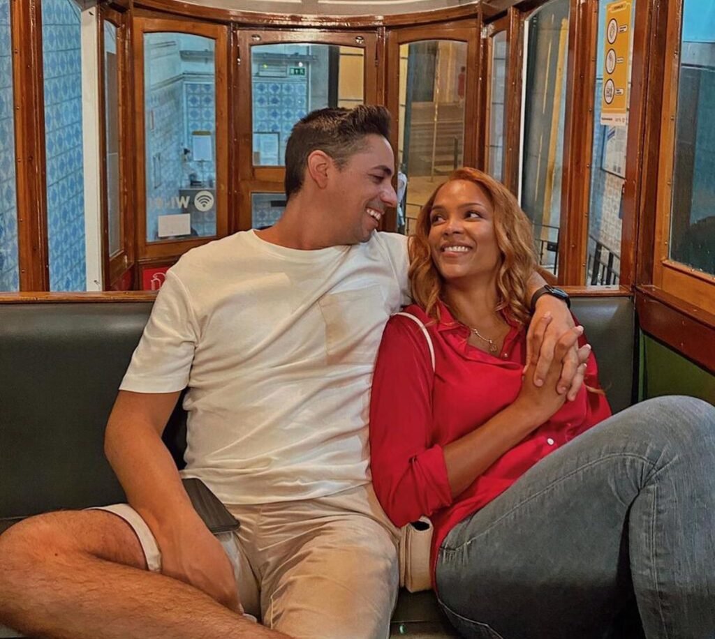 Nádia Silva e Filipe Ferreira gozam lua-de-mel em Atenas