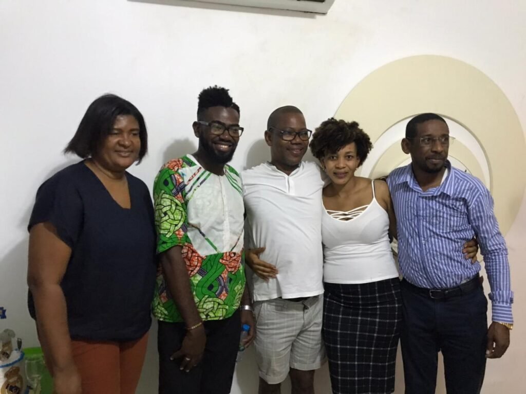 Manuel Teixeira é surpreendido pelos amigos na celebração dos 55 anos de idade