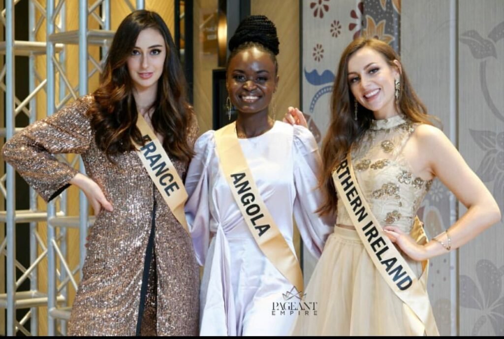 Márcia de Menezes recebe a faixa oficial do concurso Miss Grand Internacional 2021