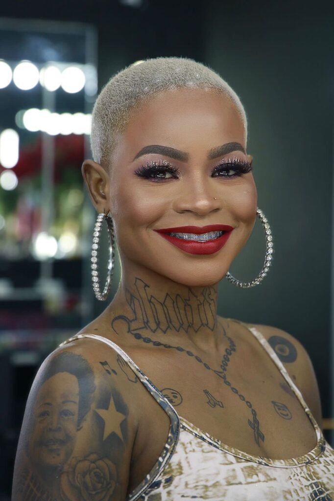 Flor de Raiz diz que o excesso de trabalho tem dificultado na gestão da sua carreira