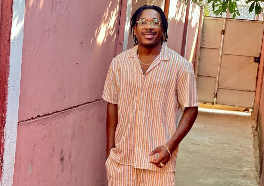 Fãs invadem pedonal do Golf 2 para ver Scró Que Cuia dançar