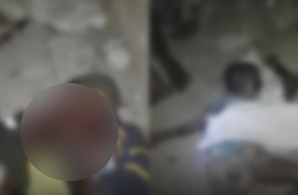 Detida mulher que matou dois dos quatros filhos a facadas por falta de assistência do pai