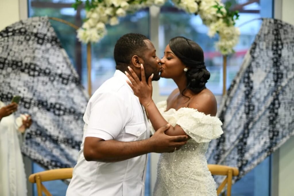 Casal de apresentadores Bruno Ivo e Henesse Cacoma estão oficialmente noivos