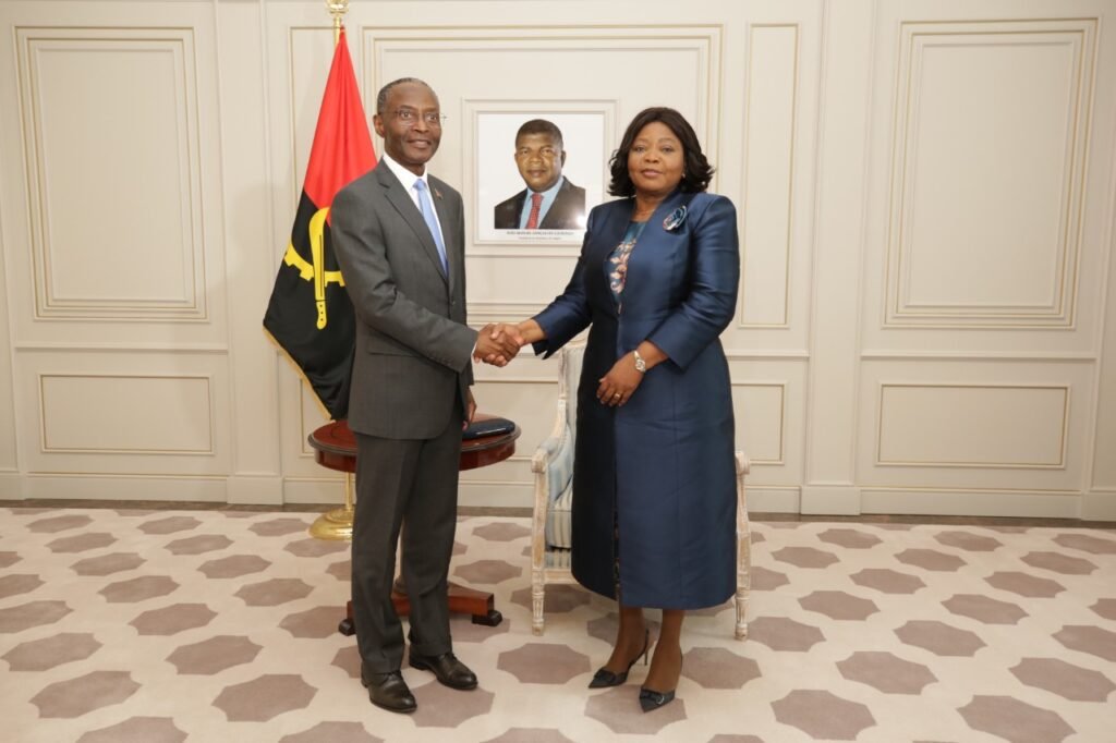 Bornito de Sousa dá as boas-vindas à Esperança da Costa em transição executiva