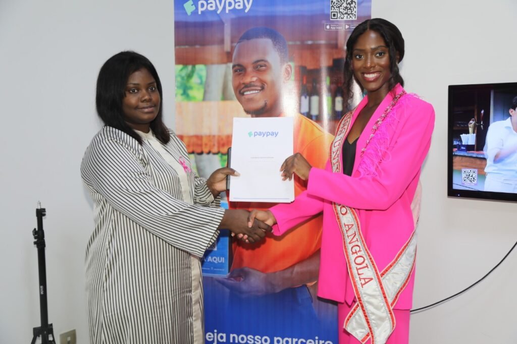 Swelia Da Silva António recebe premio da Paypay