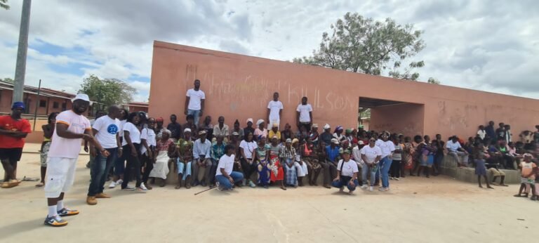 Mais de 500 crianças na Comunidade de Mbanza Calumbo e Kakila em Viana foram beneficiadas com donativos pela organização TW TWINS