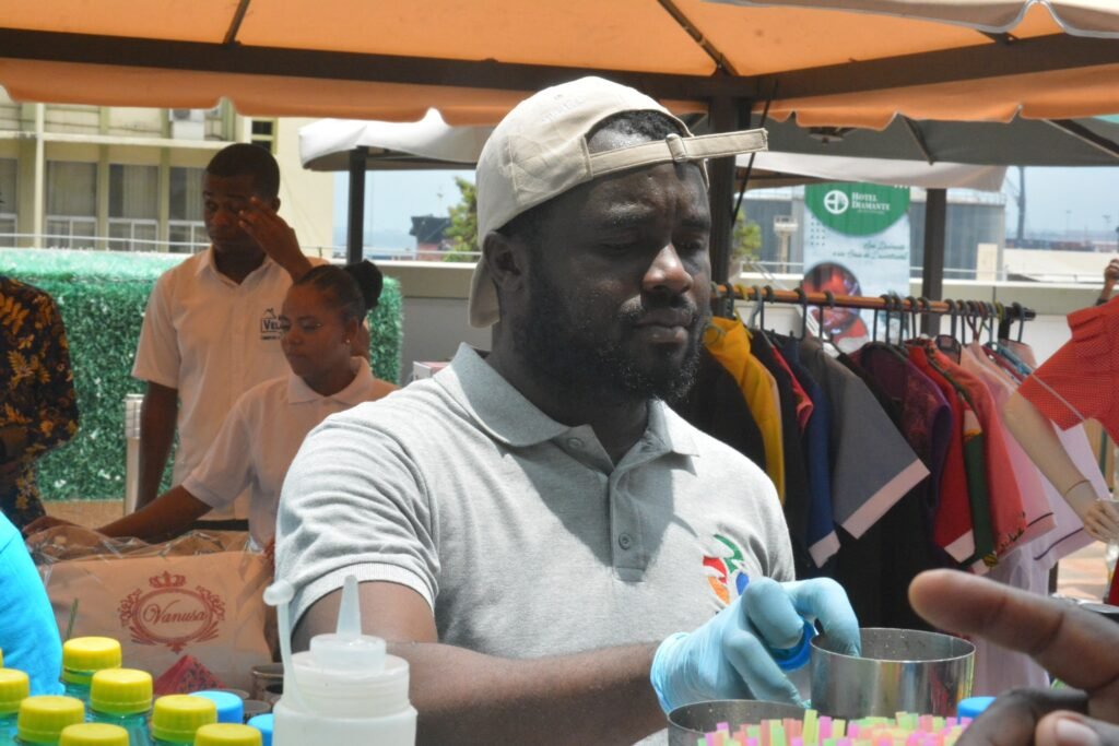 Hotel Diamante une empreendedores e clientes em feira de degustação