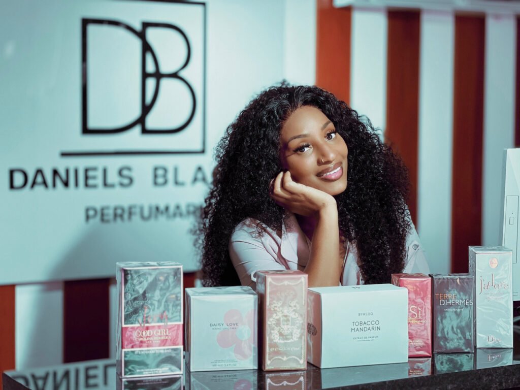 Neide Sofia torna-se embaixadora da Daniels Black Perfumaria