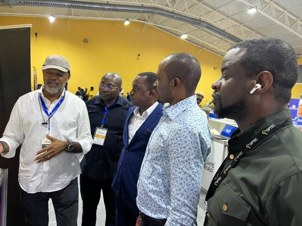 Presidente do CNJ e Primeiro Secretário Nacional da Jmpla visitam feira de tecnologias no ISPTEC