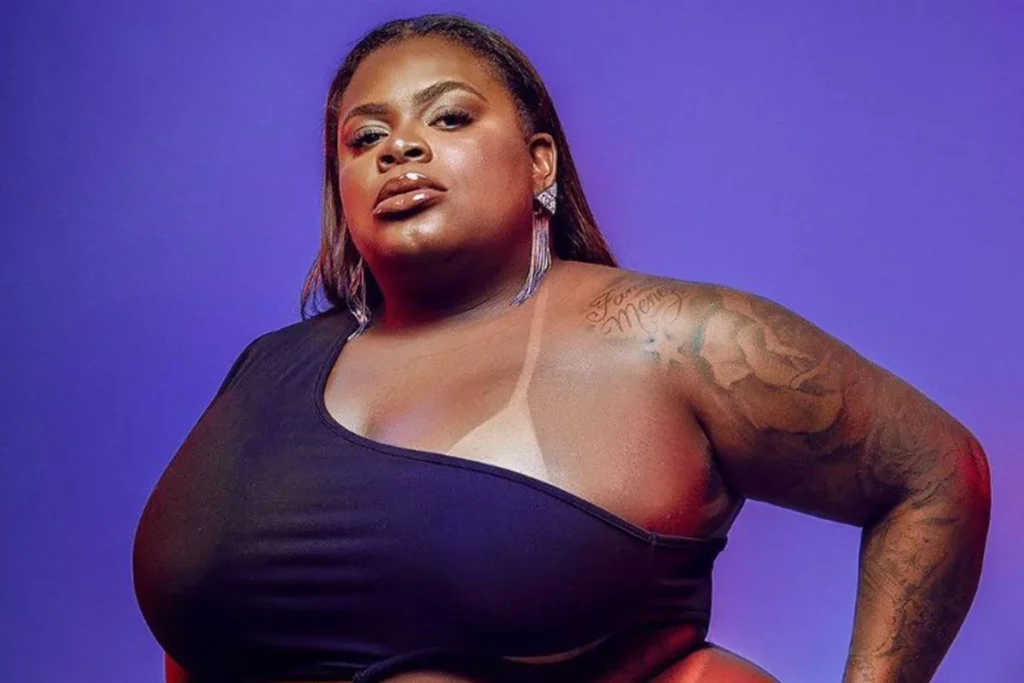 Jojo Todynho de malas feitas para Festival Intercolegial “Tina tune”