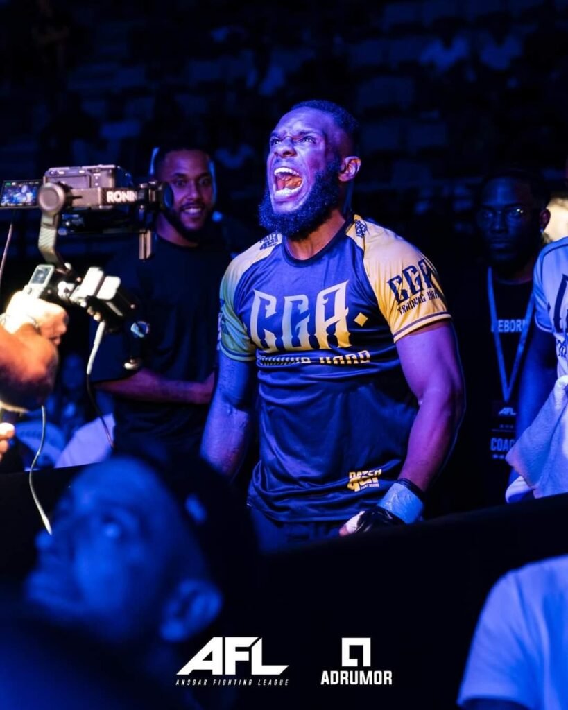 Lutador angolano Shido Boris sagra-se campeão do Ansgar Fighting League de MMA em Madrid
