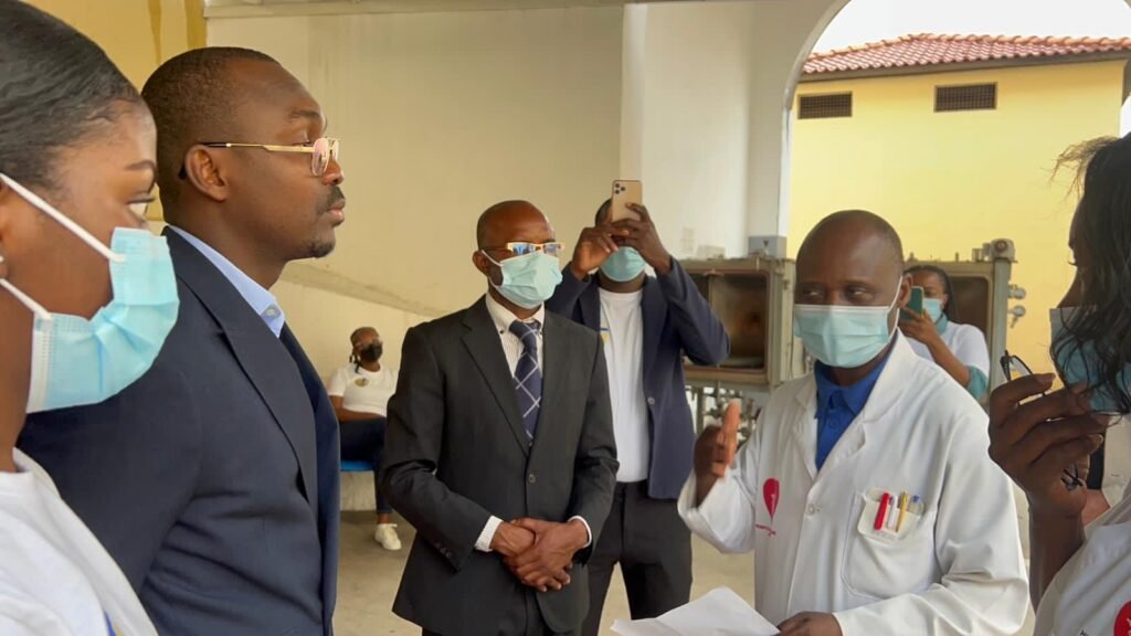 Hospital Josina Machel recebe doação de alimentos e material de higiene