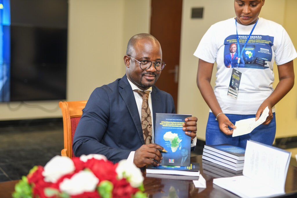 Hermenegildo Bento lança obra literária “Estratégia Política de Angola para a Resolução de Conflitos na Região dos Grandes Lagos: De José Eduardo Dos Santos a João Lourenço”