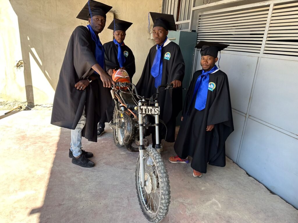 Jovens angolanos desenvolvem motocicleta movida a gás butano