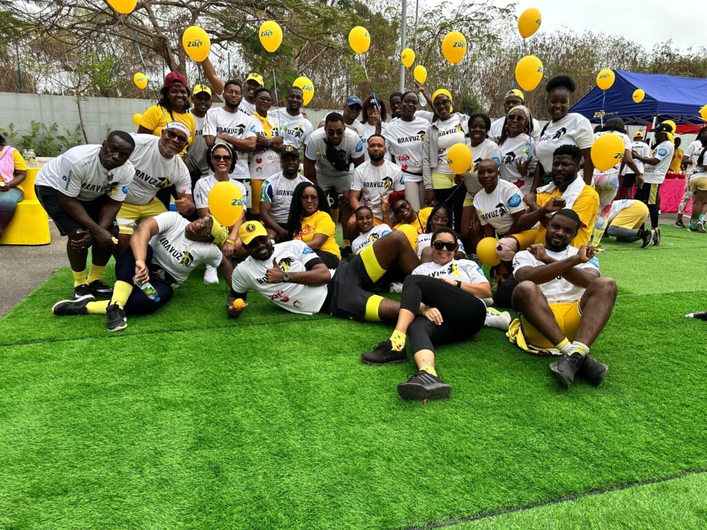 Duzentas pessoas juntam-se à ZAP na Caminhada Setembro Amarelo em luta contra o suicídio