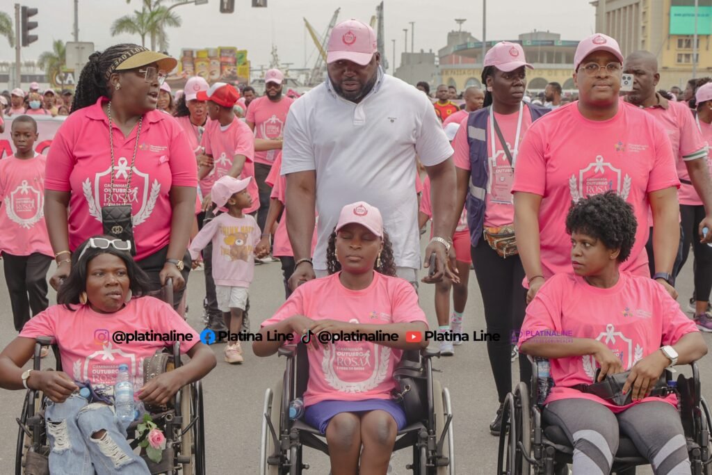 Caminhada Outubro Rosa reúne centenas de mulheres na Baía de Luanda com sucesso