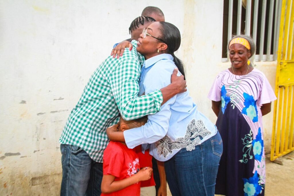 Secretária de Estado para a Juventude, Danila Bragança, promove aproximação com os jovens, em acto simples e simbólico.