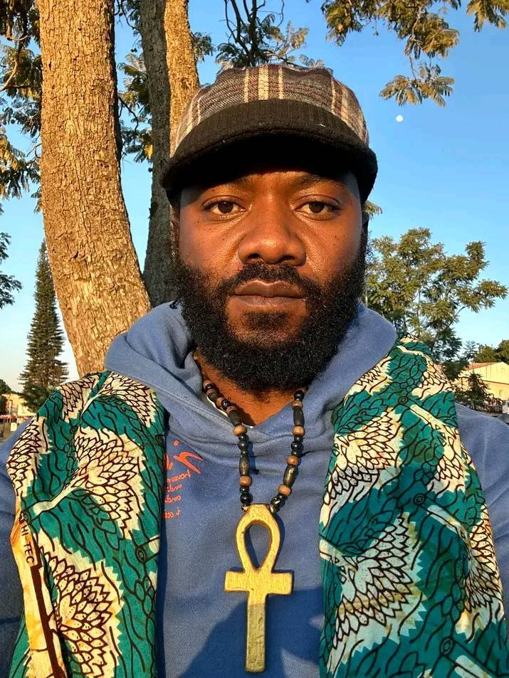 Ostentação : professor e historiador Filipe Vidal diz que não faz parte da cultura africana