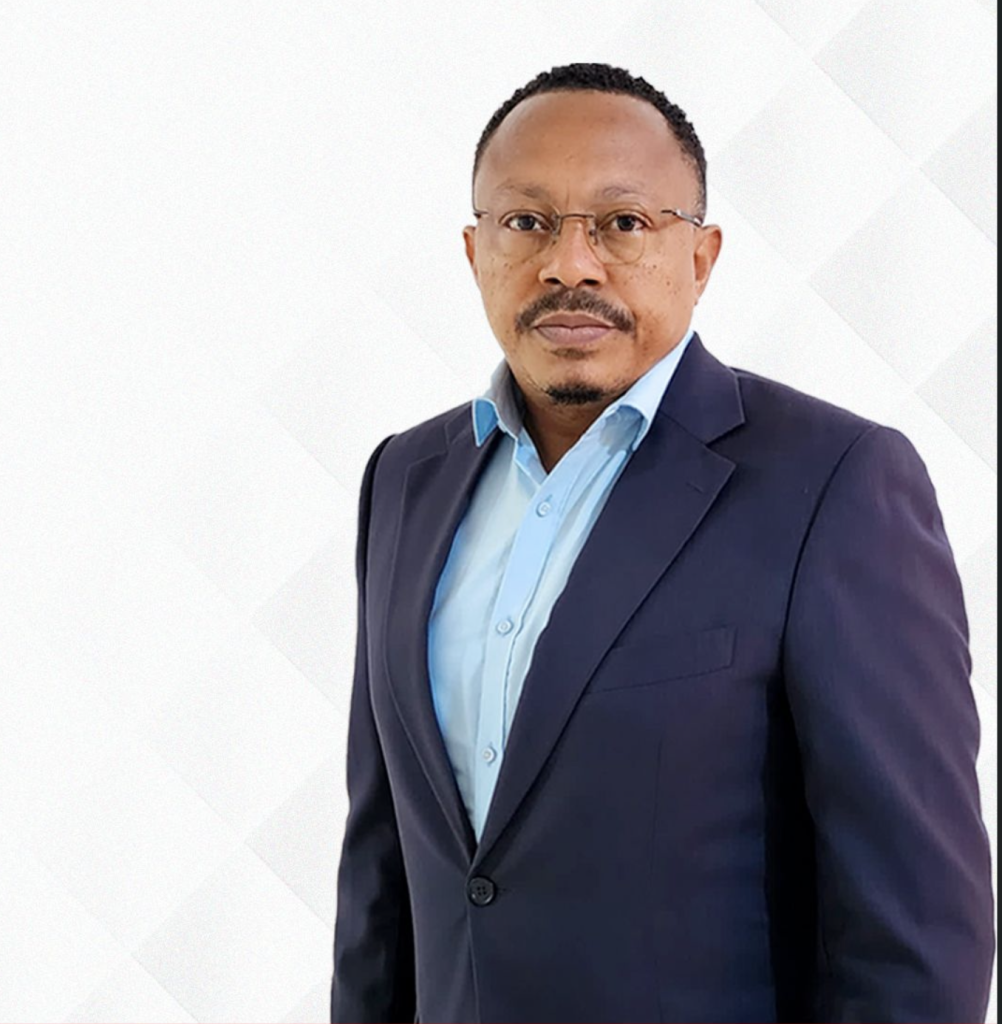 Carlos Alberto critica condecorações de Clélia Sambo e Ana Moçambique 🎖️