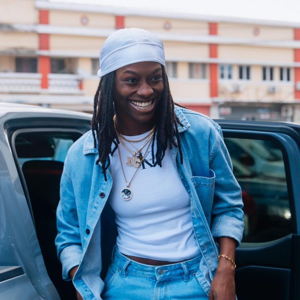 Chelsea Dinorath volta a brilhar: indicada aos Zikomo Awards 2025 como Melhor Artista Feminina