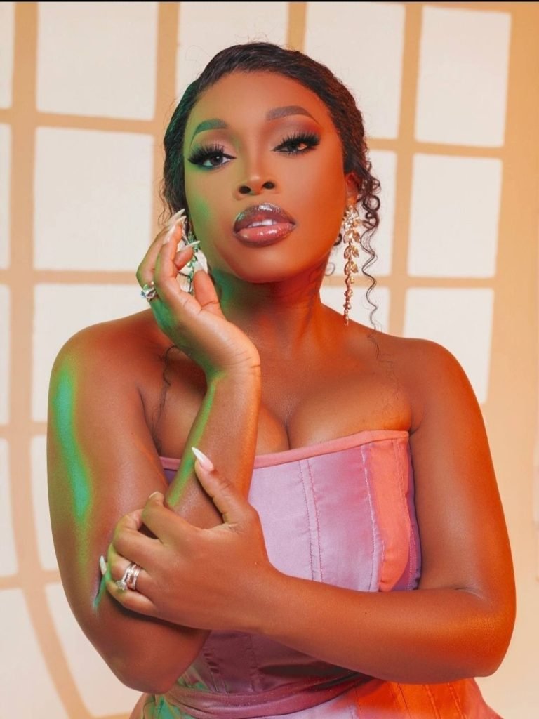 “Nem toda visita traz bênção. A paz da sua casa depende de quem deixas entrar”, reflete Tamara Nzage