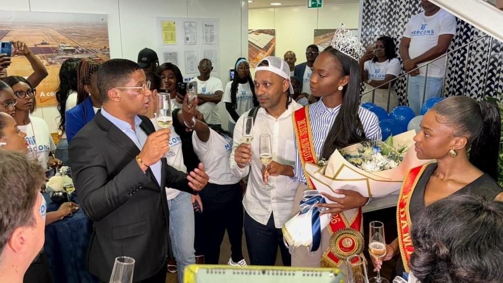 Miss Angola Universo 2026, Wanderleia Rodrigues, visita instalações da MERCONS